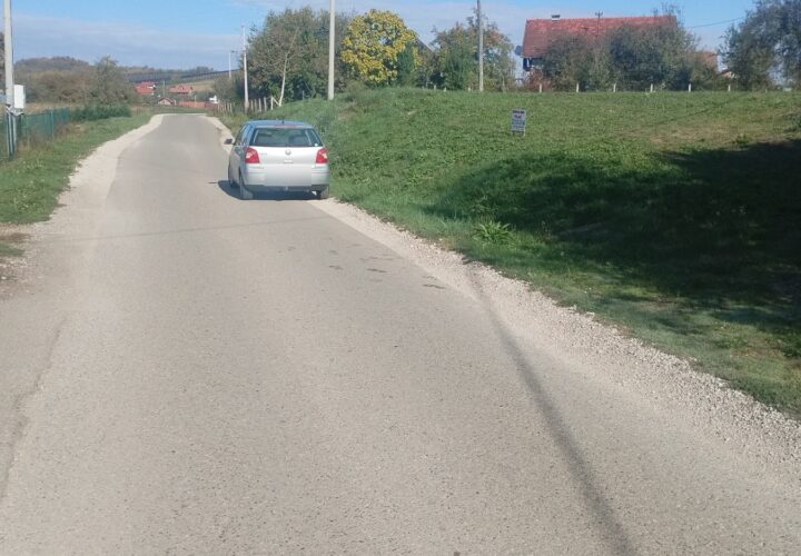 Plac cca 1.200 m² na asfaltu, kompletna infrastruktura – Laktaši, Laktaši